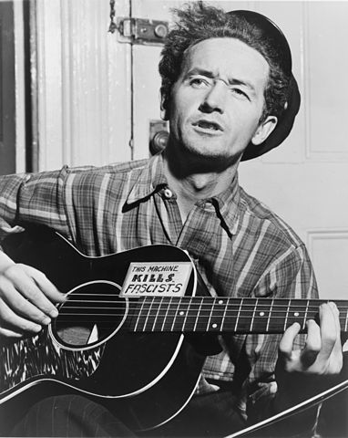 Woody Guthrie (Commons PD)