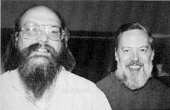 Ken Thompson et Dennis Ritchie - Hoshie - Domaine Public