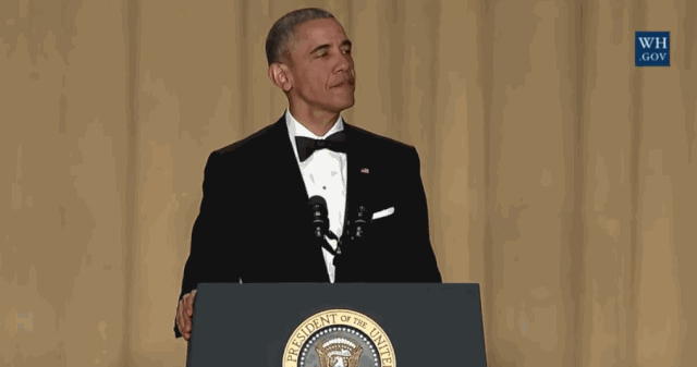 Gif de Barack Obama faisant un mic drop
