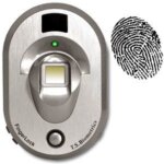bouton d'accès avec une empreinte digitale "Fingerprint Biometric Lock" by Flick is licensed under CC BY-NC-SA 2.0. 