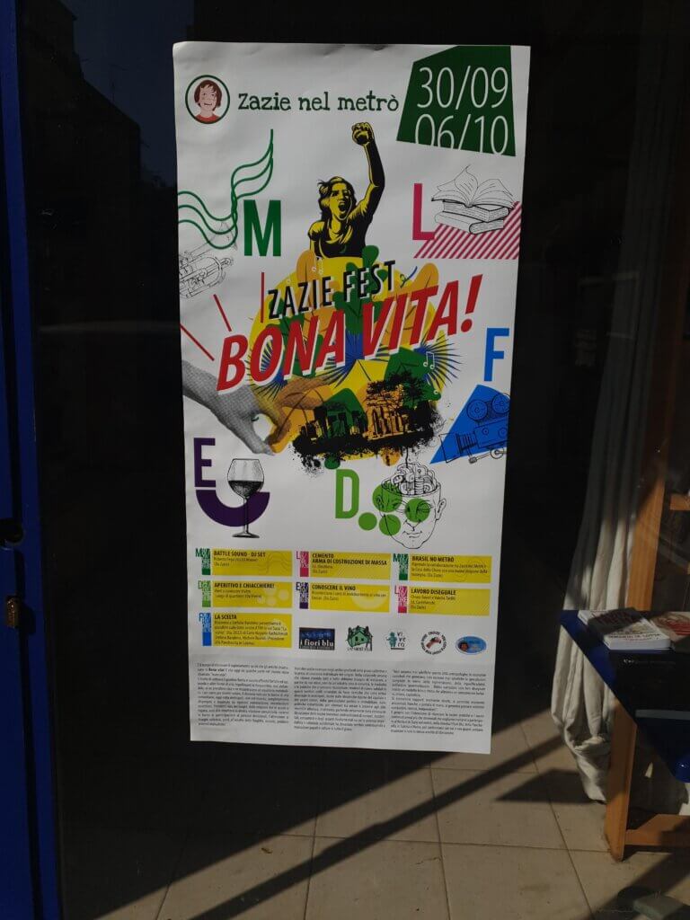 Photo d'une affiche du festival, avec le slogan « Zazie Fest Bona Vita »