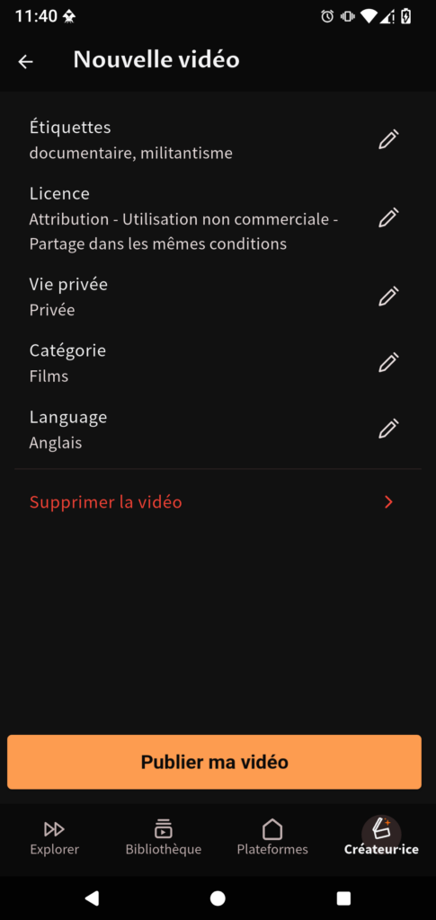 Capture d'écran du deuxième écran de la page "Nouvelle vidéo". On peut modifier différents détails de la vidéo. Les détails suivants sont sélectionnés : Étiquettes : Documentaire, Militantisme. Licence : Attribution - Utilisation non commerciale - Partage dans les mêmes conditions. Vie Privée : Privée Catégorie : Films Language : Anglais Un bouton "Supprimer la vidéo" est disponible. En bas, un bouton "Publier ma vidéo" est disponible aussi.